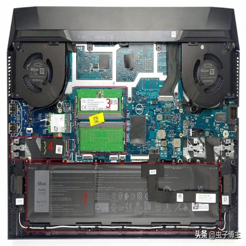 戴尔 G15 5520 拆机：三个 M.2 PCIE 固态硬盘插槽