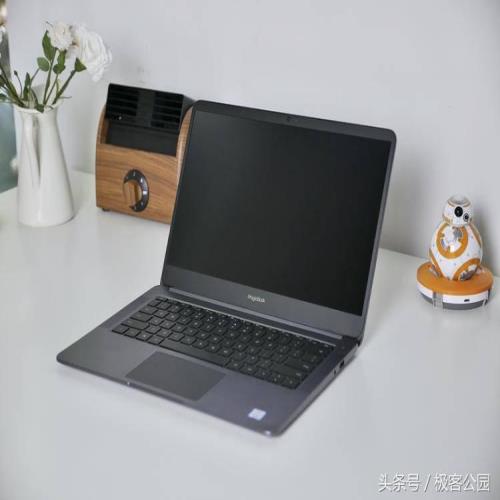 荣耀MagicBook评测：荣耀第一款笔记本电脑，均衡中带着「激进」