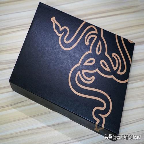 与潜行版说再见 喜迎全面升级 雷蛇Razer Book 13粉晶开箱体验