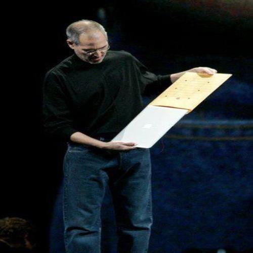 乔布斯十年前的今天正式推出Macbook Air 库克：我就笑笑不说话