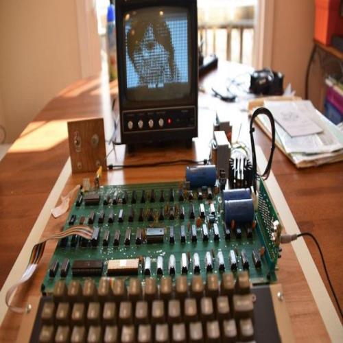 1976 年制造的苹果一代电脑 Apple-1