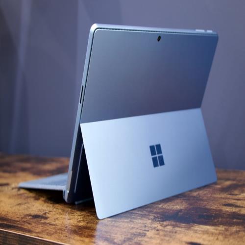 轻巧便携！微软Surface Pro 9评测：颜值性能均优，开年选它准没错