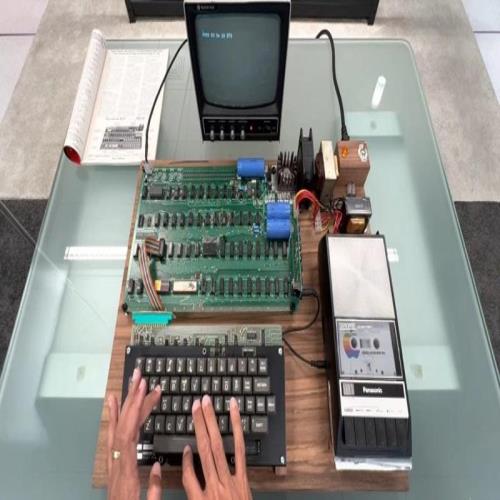 1976 年制造的苹果一代电脑 Apple-1