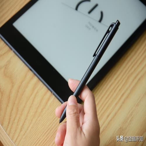 国产推出“水墨屏”电子手写本，10.3英寸，堪称办公新装备