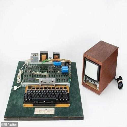 20世纪70年代第一代苹果电脑拍卖，成交价高达320万人民币